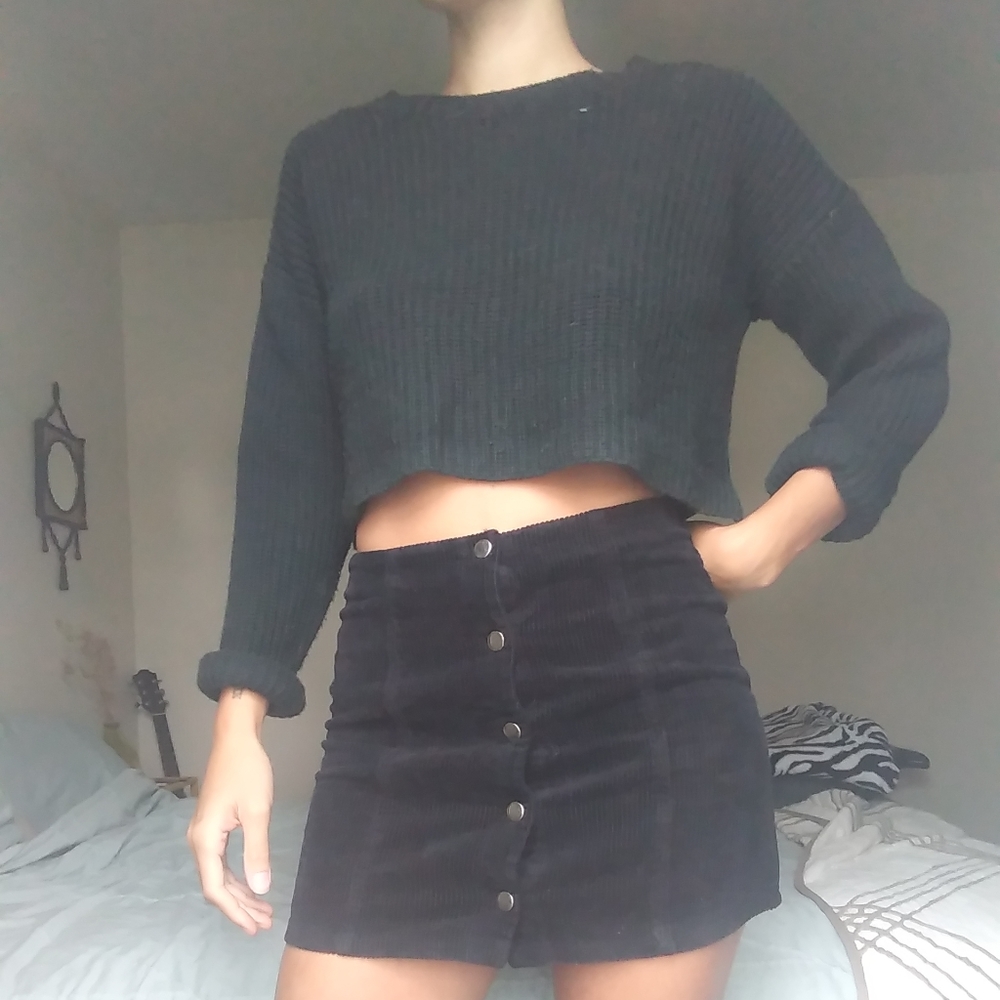 Cropped ribbed sweater